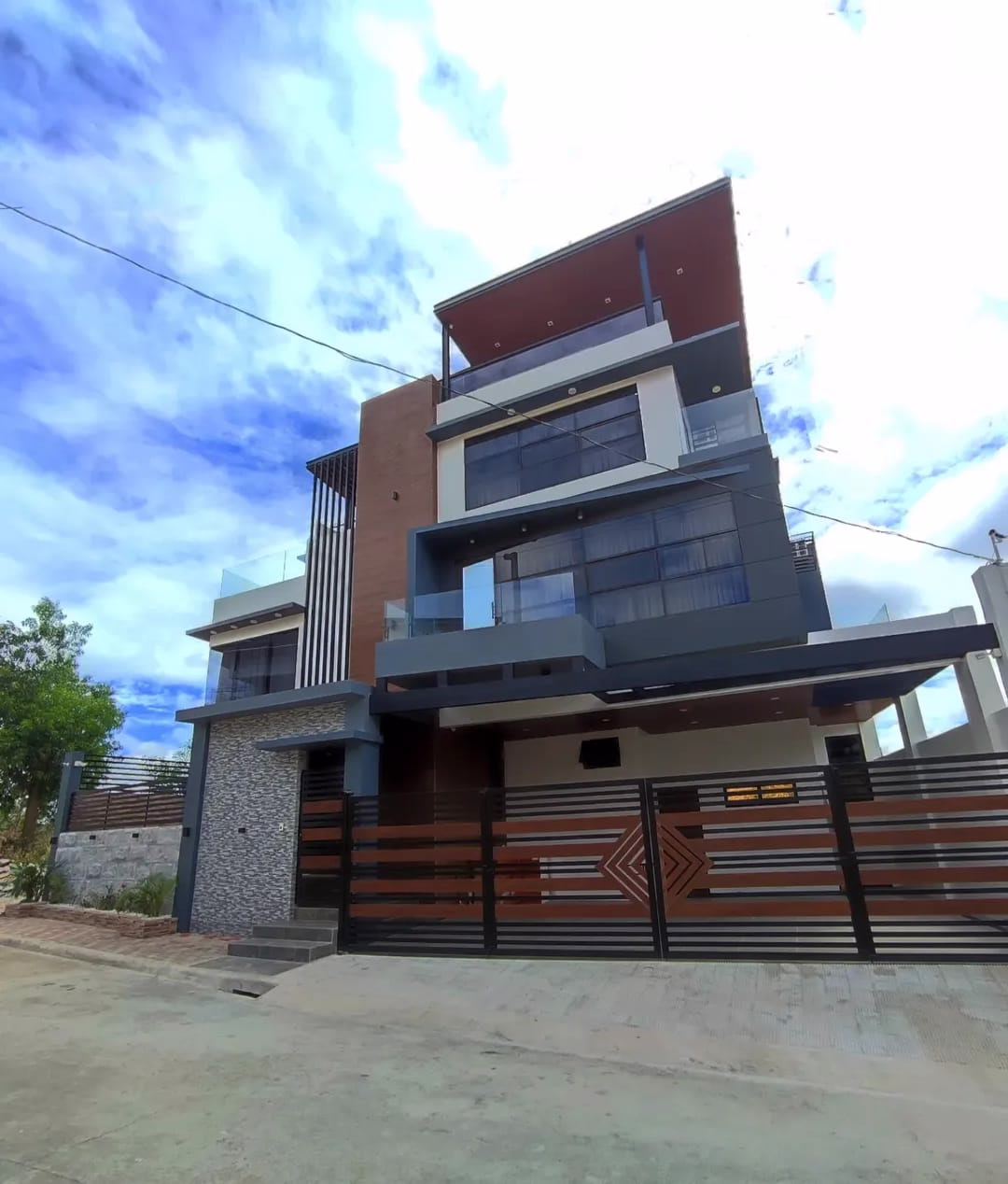 Pinnacle Luxury Residence